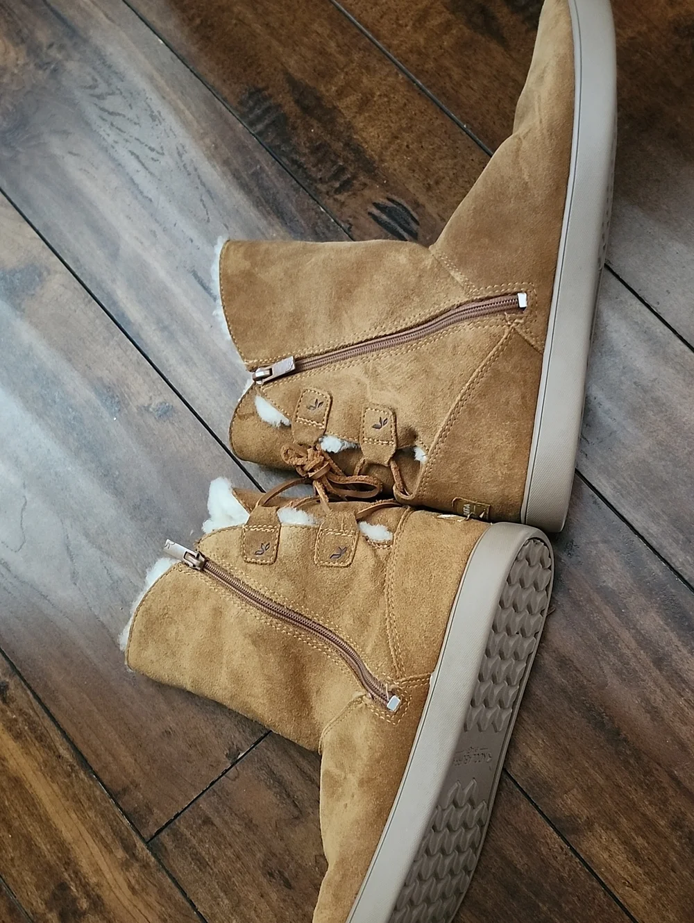 Ugh Koolaburra Size 9 Women's Suede Shearling Lined Winter Boots - Tan